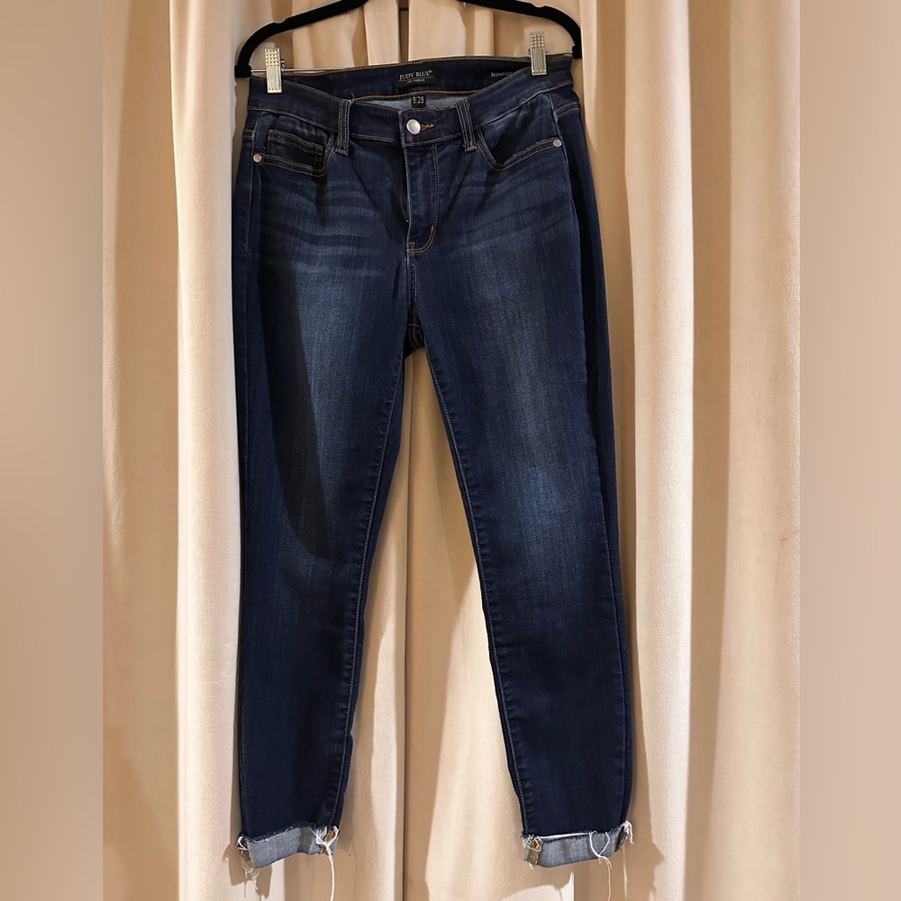 Judy Blue Skinny Dark Wash Jeans, Non distressed, frayed hem. 9/29 Short length